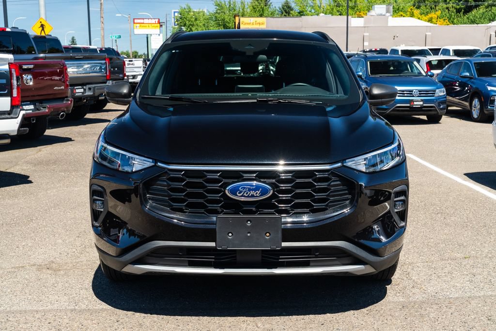 Used 2025 Ford Escape ST-Line Select AWD/4WD image 2