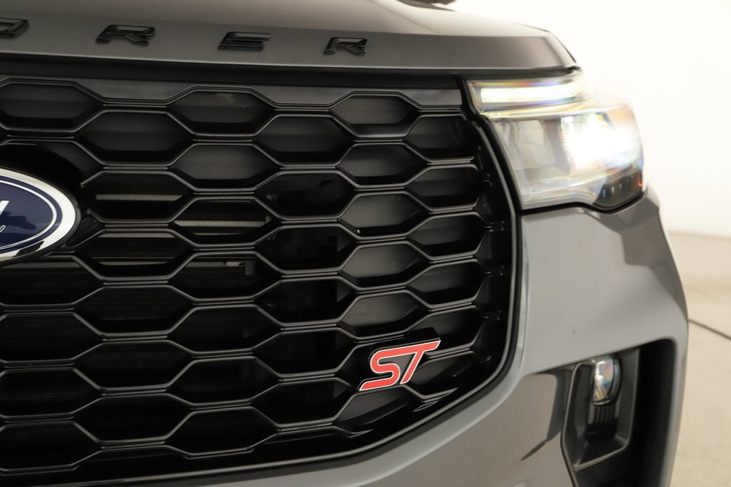 Used 2025 Ford Explorer ST AWD/4WD image 35