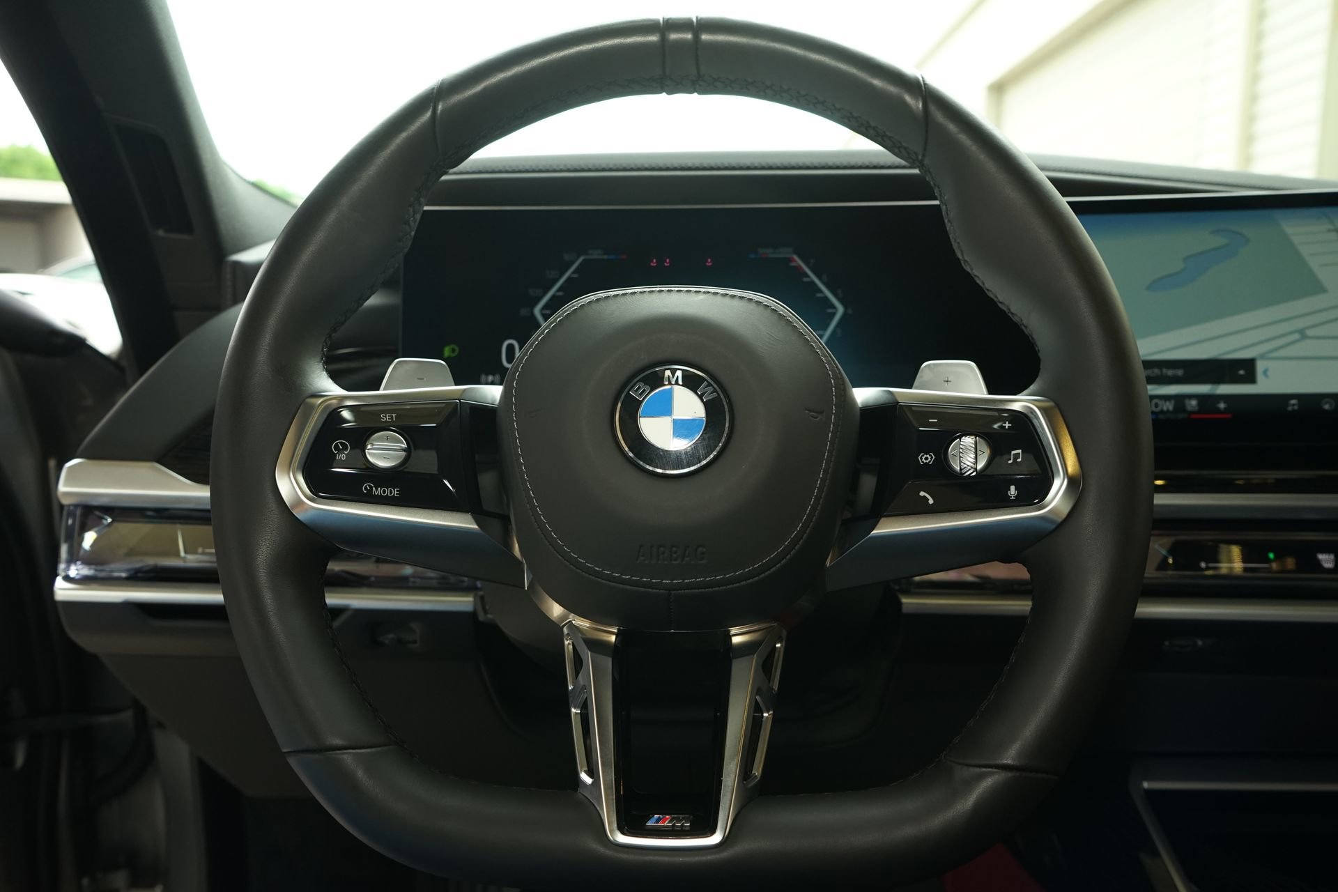 Used 2025 BMW 740i image 6