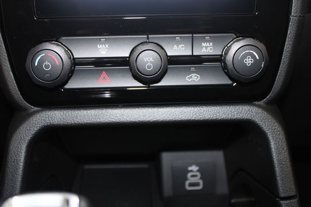 New 2025 Ford Ranger XLT w/ Chrome Accent Package image 46