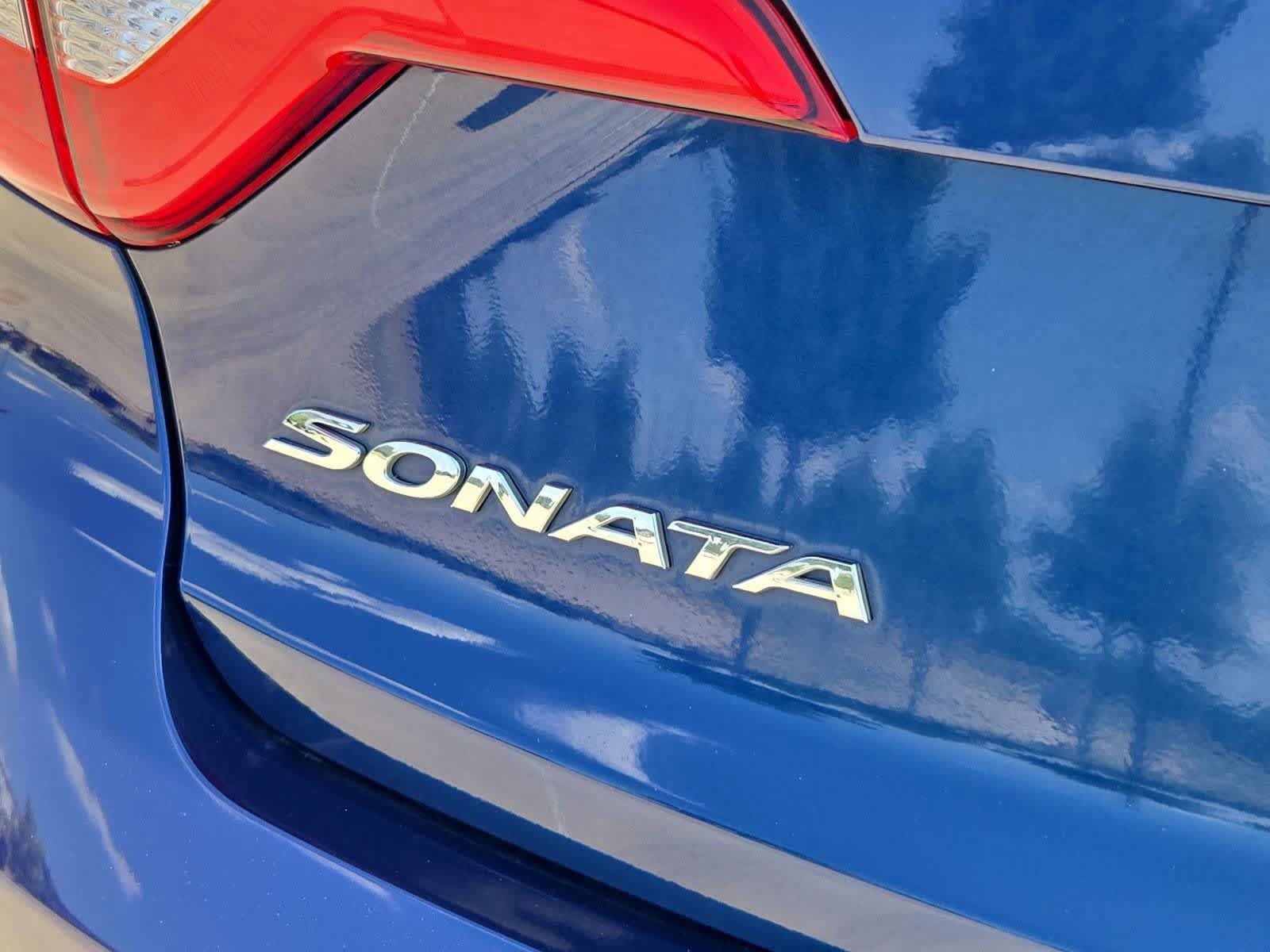 Used 2015 Hyundai Sonata SE w/ Option Group 09 FWD image 11