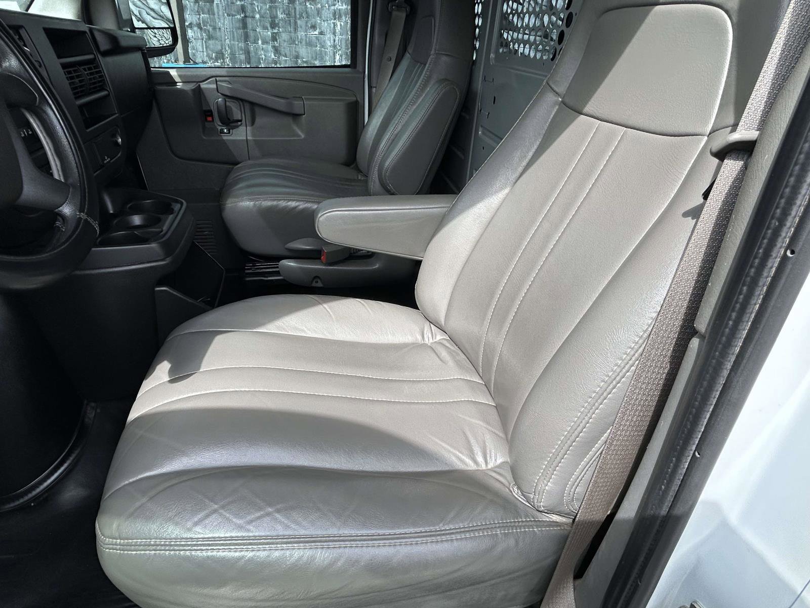 Used 2022 Chevrolet Express 2500 w/ Driver Convenience Package image 17