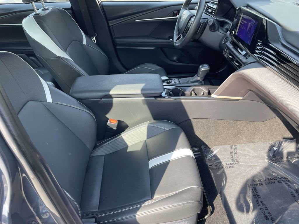 Used 2025 Toyota Camry SE image 47