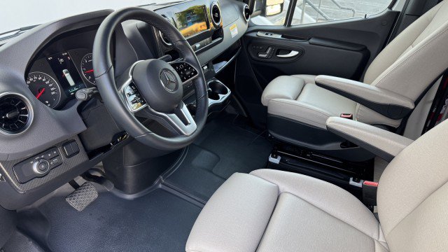 Used 2021 Mercedes-Benz Sprinter 3500 image 22