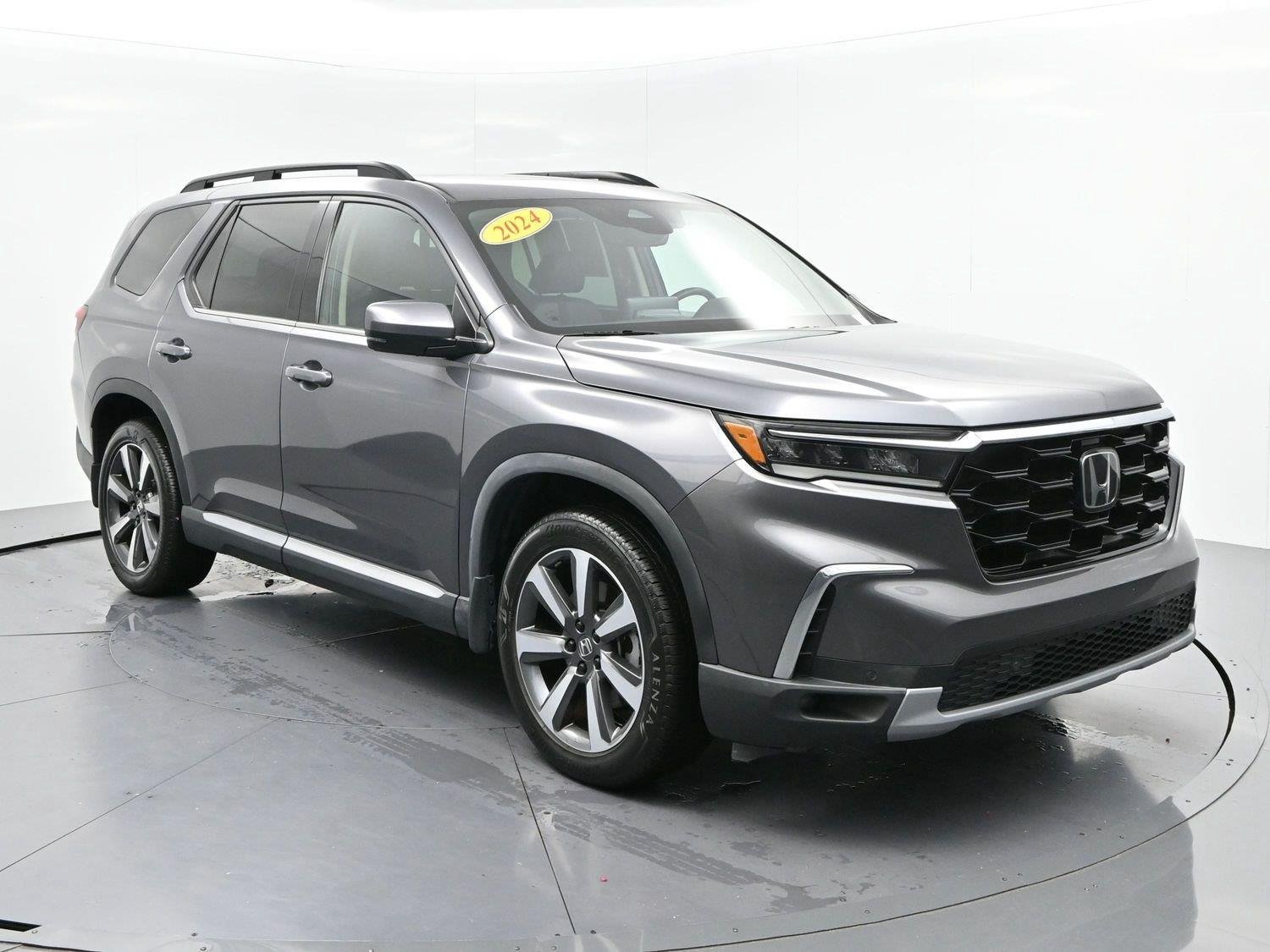 Used 2024 Honda Pilot Touring image 2