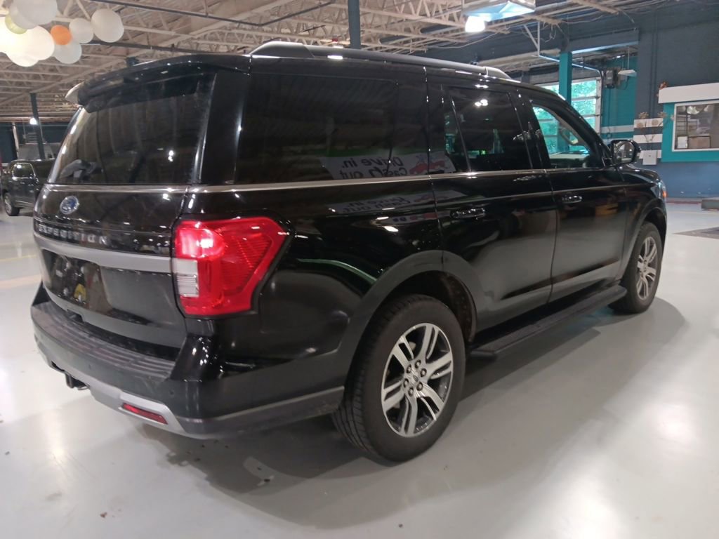 Used 2024 Ford Expedition XLT AWD/4WD image 6