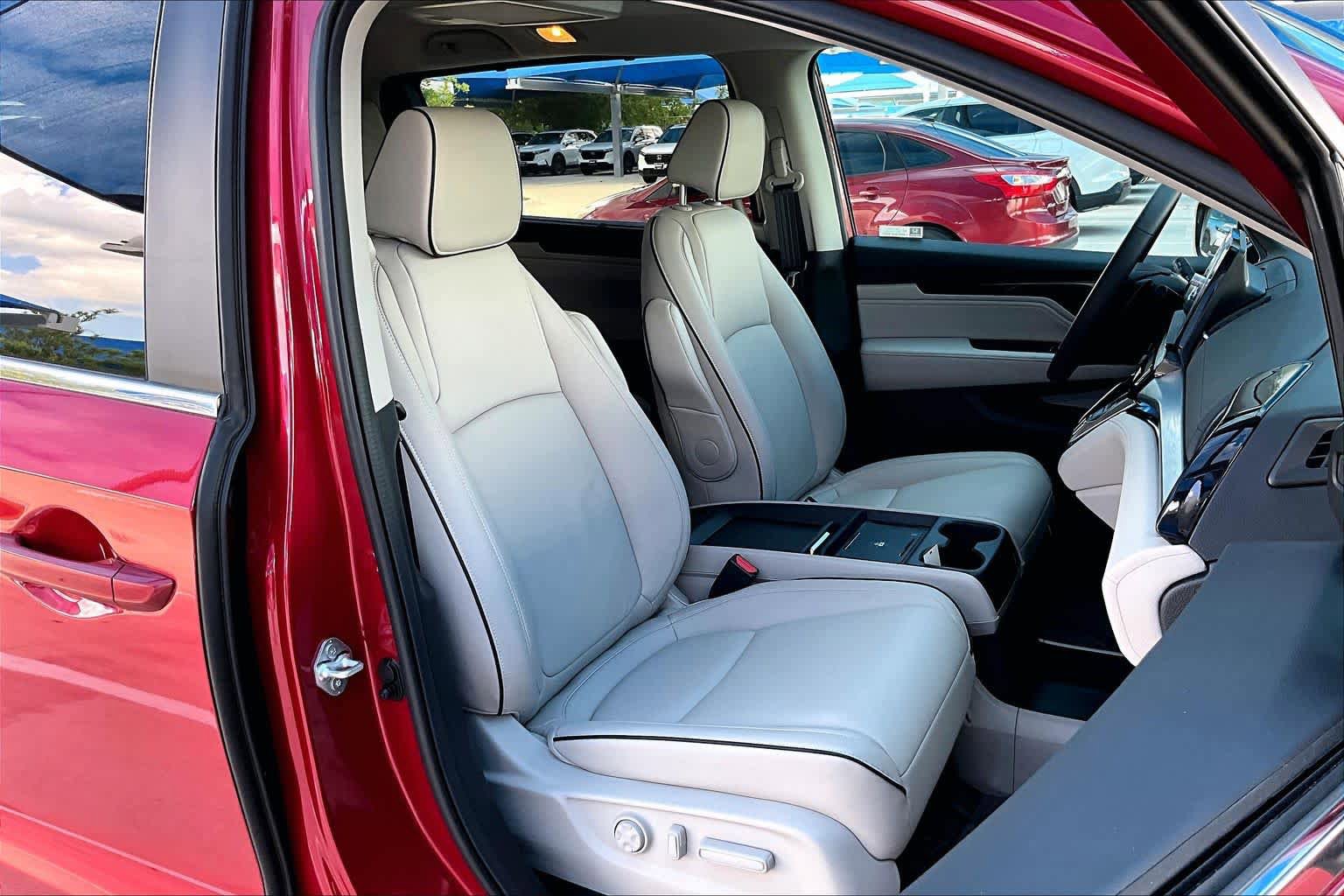 Used 2026 Honda Odyssey Touring image 9