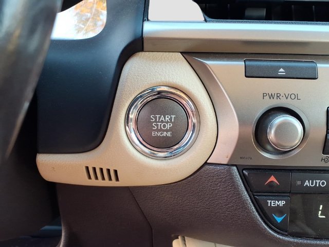 Used 2016 Lexus ES 350 w/ Luxury Package w/Wood Trim FWD image 16