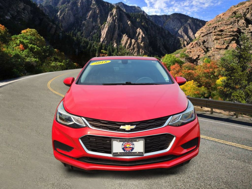 Used 2018 Chevrolet Cruze LT w/ Convenience Package FWD image 6