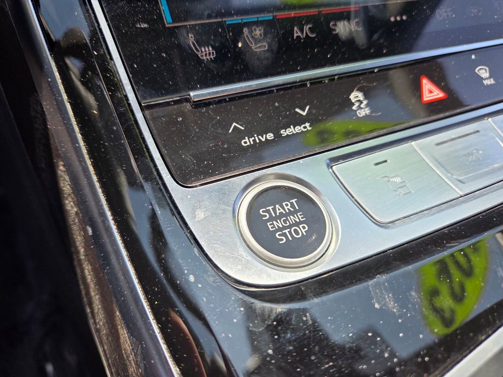 Used 2023 Audi A8 L 3.0T image 31