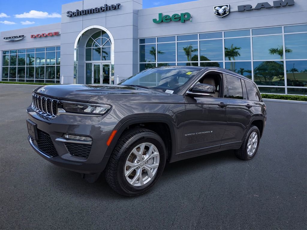 Certified 2024 Jeep Grand Cherokee Limited image 3