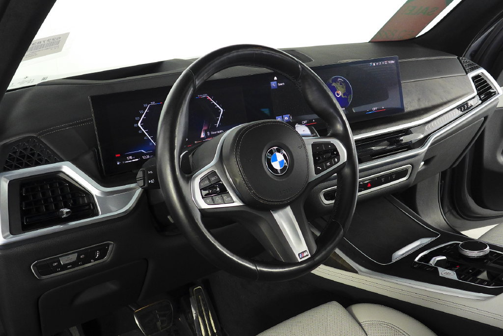 Used 2023 BMW X7 xDrive40i w/ M Sport Package AWD/4WD image 32