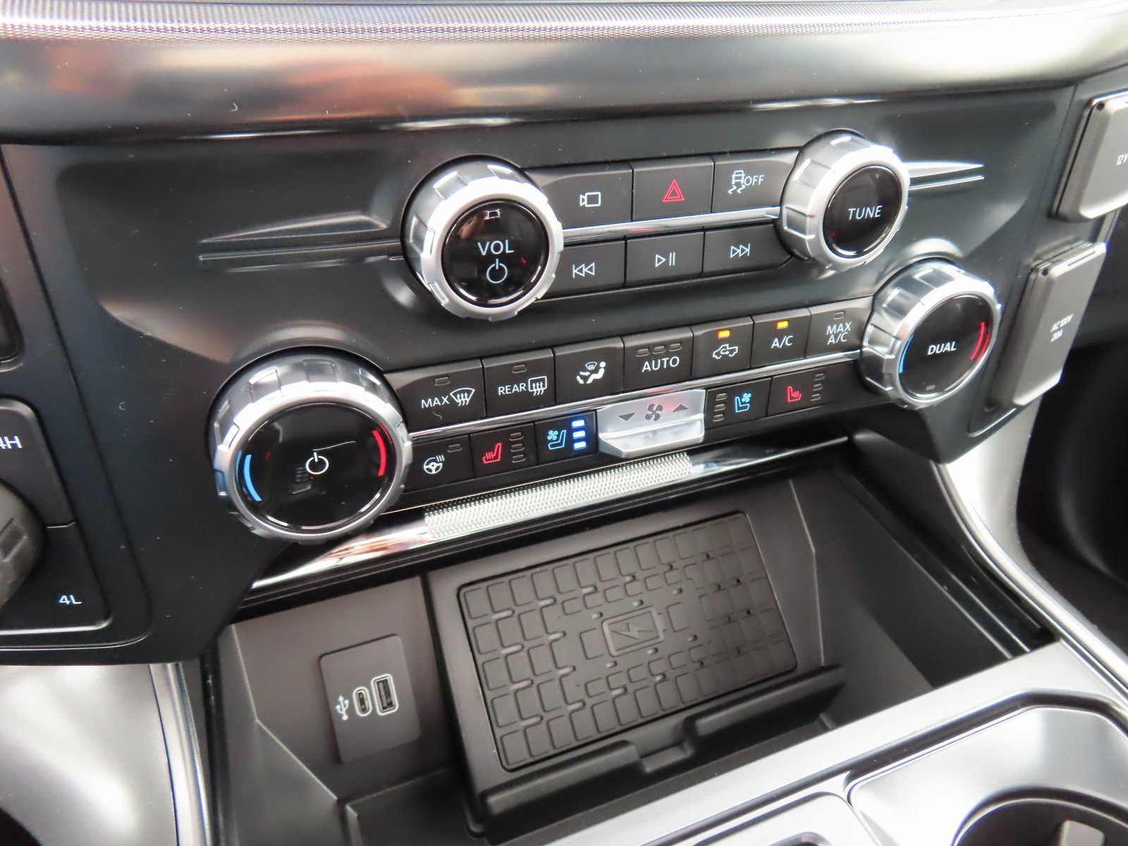 New 2025 Ford F150 Lariat w/ Equipment Group 502A High image 16