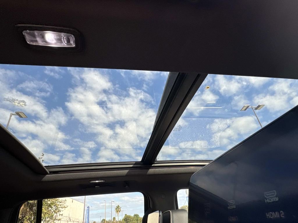 New 2026 Chevrolet Suburban Premier image 11