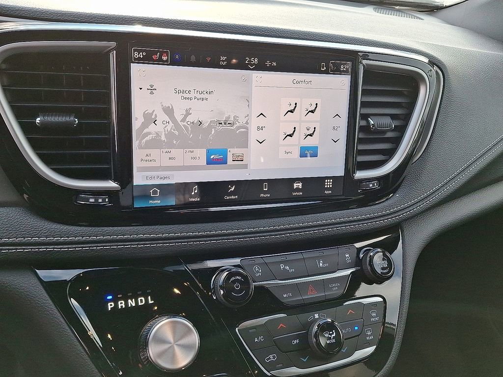 New 2026 Chrysler Pacifica Select image 3