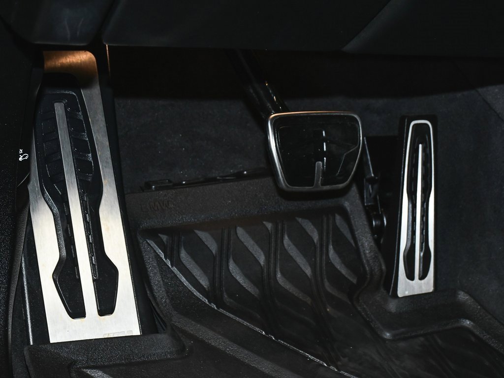 Used 2024 BMW X7 xDrive40i w/ Executive Package image 23