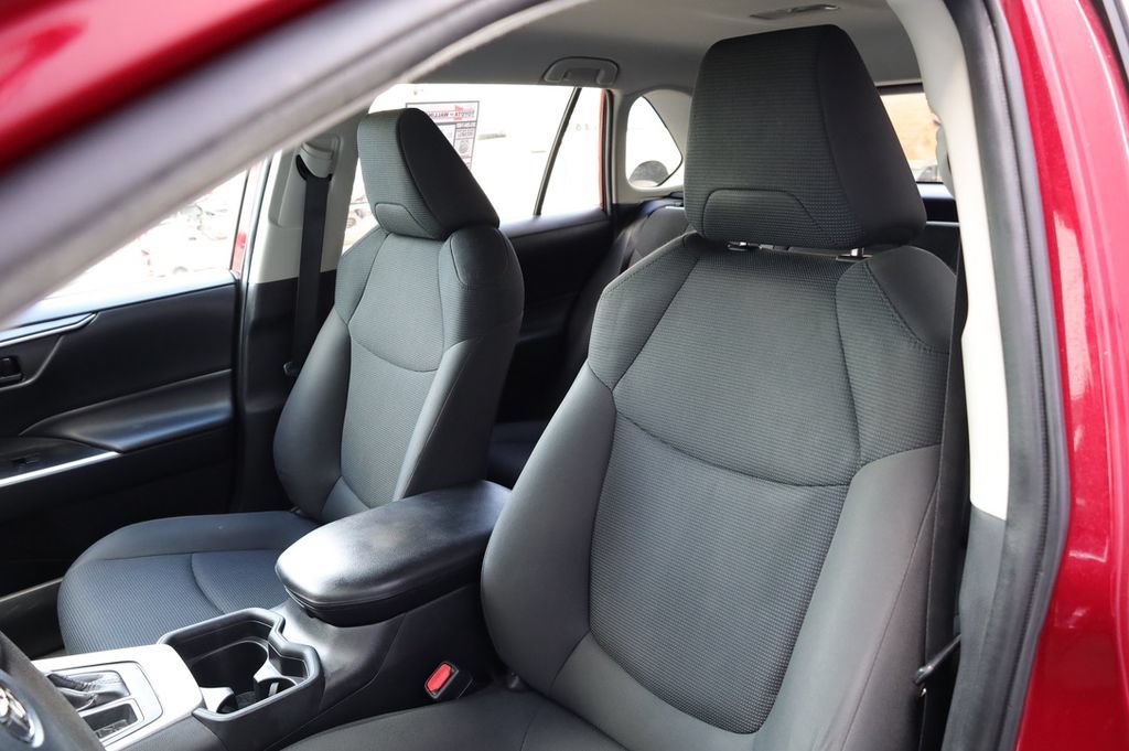 Certified 2021 Toyota RAV4 LE AWD/4WD image 19