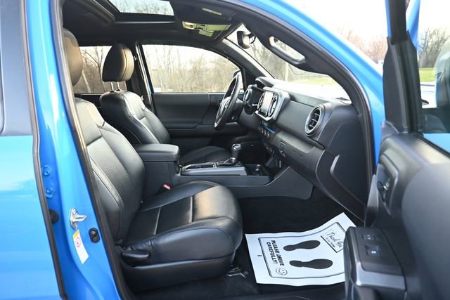 Used 2020 Toyota Tacoma TRD Sport w/ TRD Premium Sport Package image 19