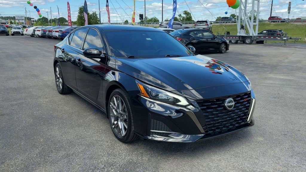 Used 2024 Nissan Altima 2.0 SR FWD image 9
