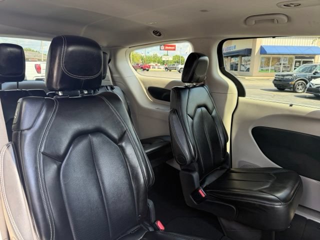 Used 2024 Chrysler Pacifica Touring-L FWD image 33