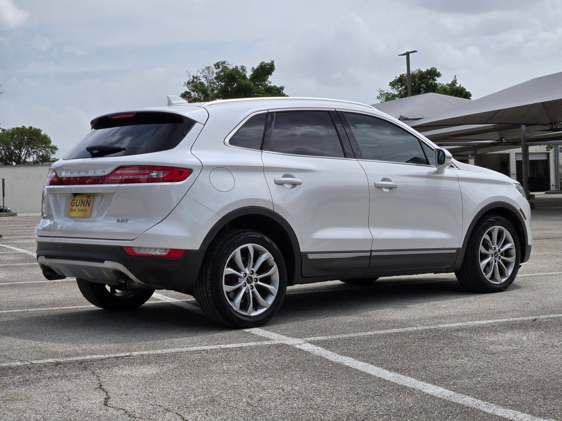 Used 2017 Lincoln MKC Select w/ Select Plus Package FWD image 3