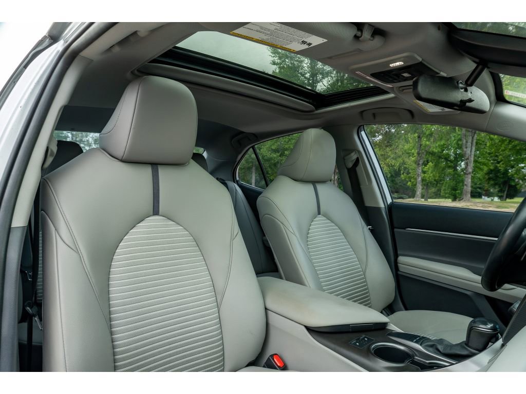 Used 2022 Toyota Camry SE w/ Cold Weather Package FWD image 19