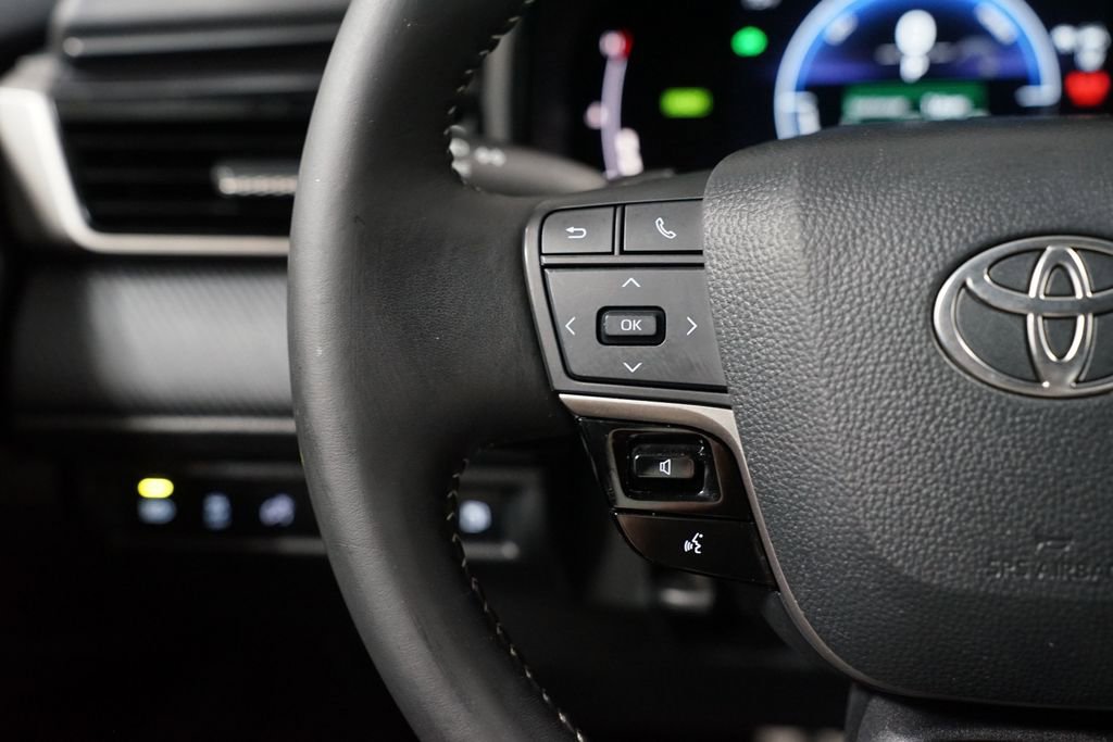 Certified 2025 Toyota Camry SE FWD image 14