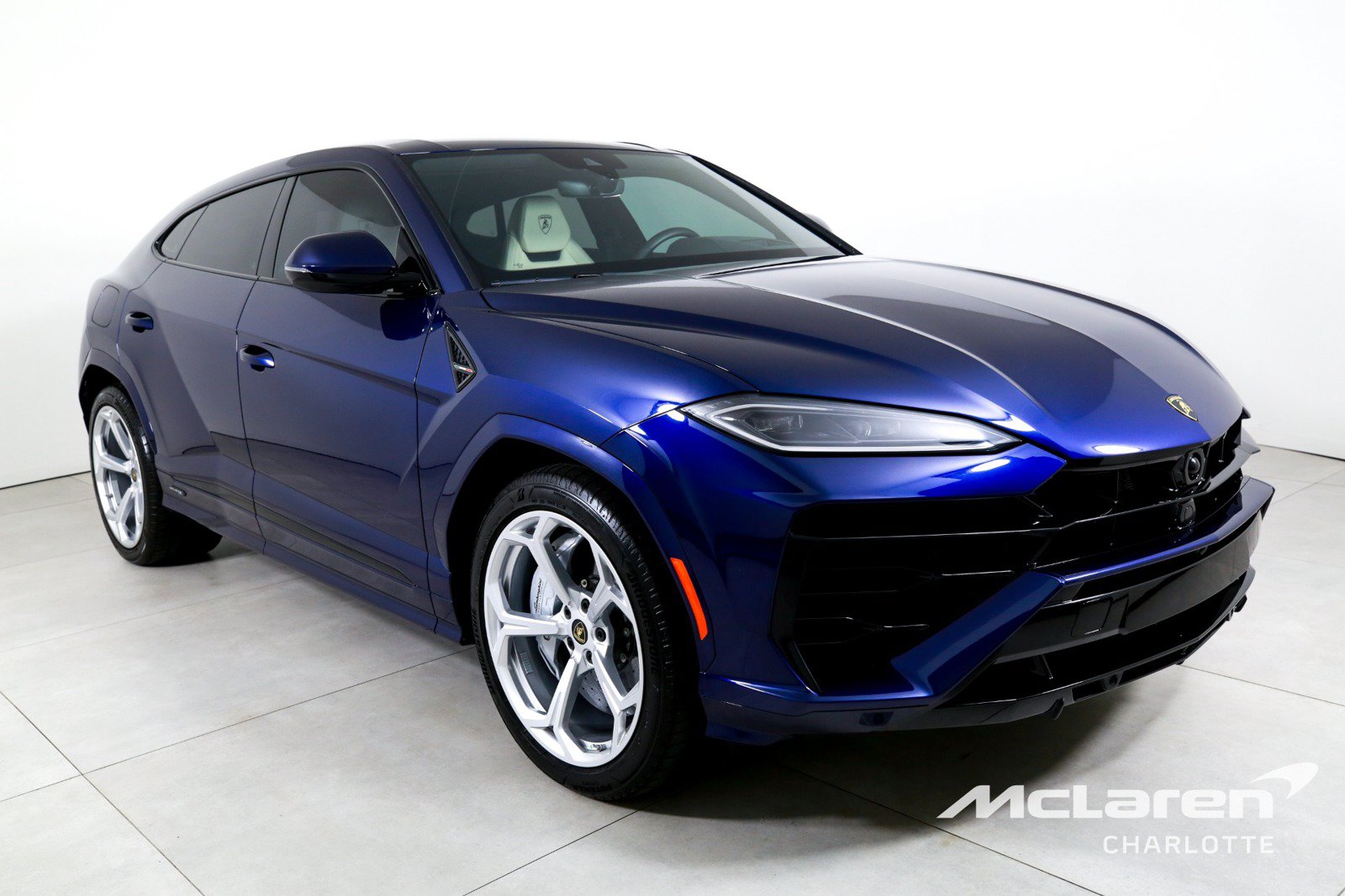 Used 2026 Lamborghini Urus SE AWD/4WD image 3