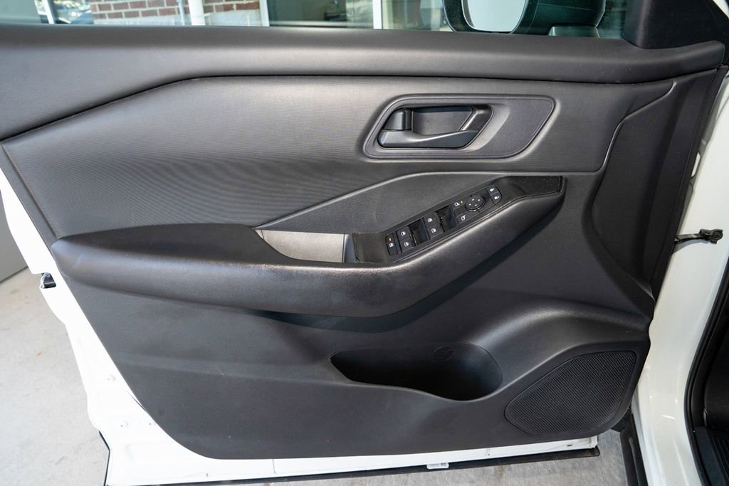 Used 2024 Nissan Rogue S AWD/4WD image 14