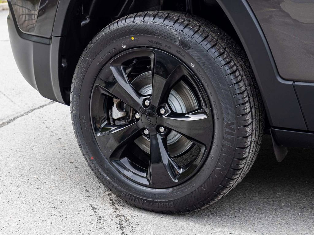 Used 2021 Jeep Cherokee Latitude Plus w/ Sun & Sound Group AWD/4WD image 9