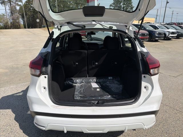 Certified 2025 Nissan Kicks Play S image 12