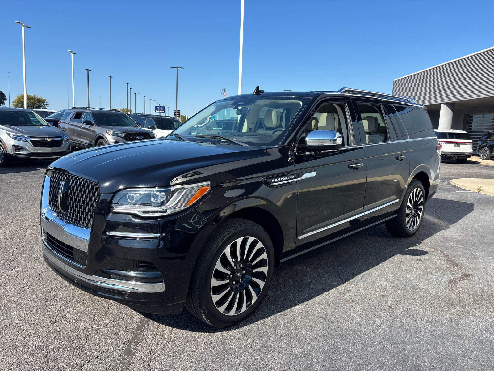 Used 2023 Lincoln Navigator L Black Label AWD/4WD image 3