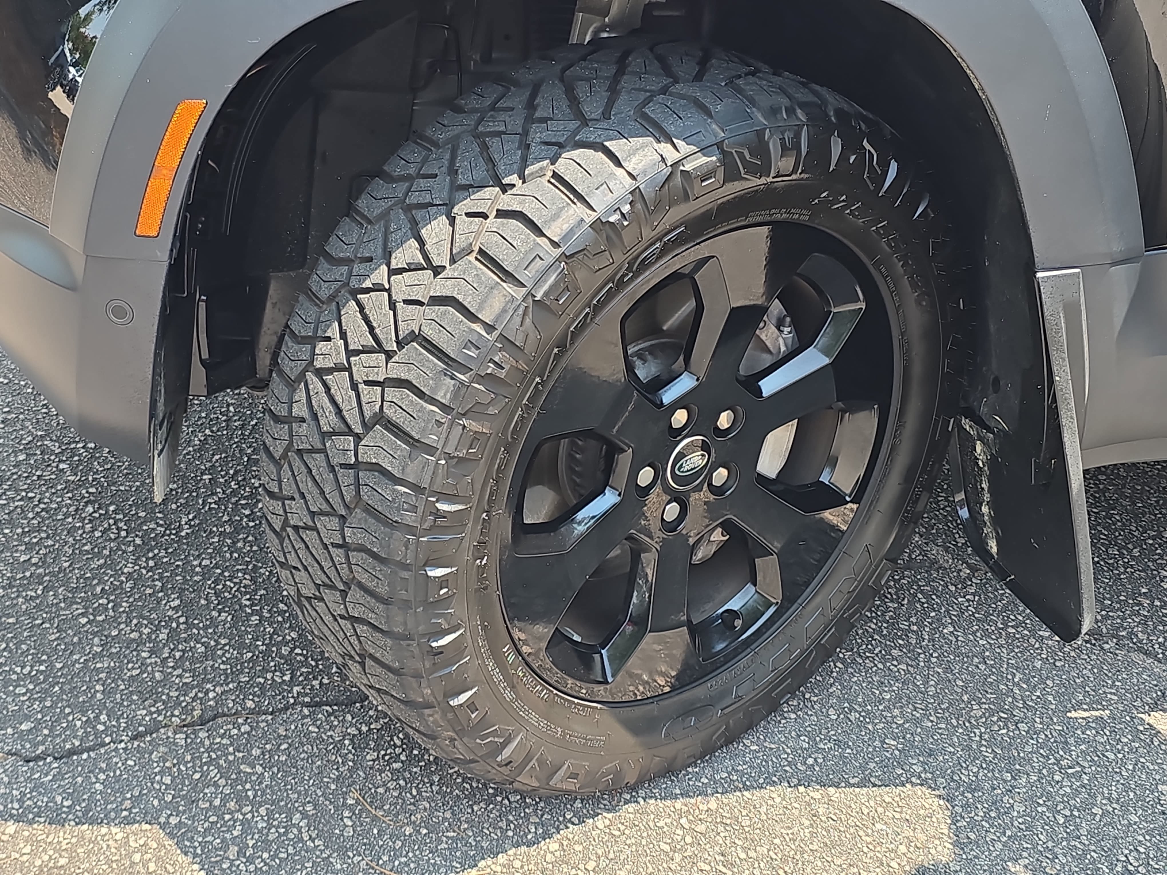 Certified 2025 Land Rover Defender 110 S AWD/4WD image 32