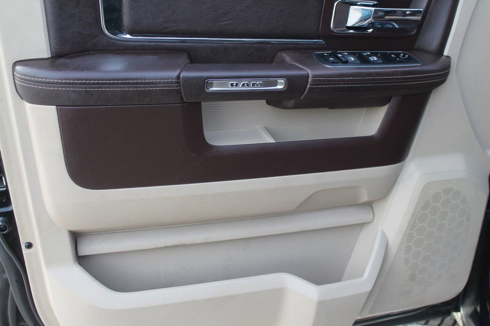 Used 2014 RAM 1500 Laramie Longhorn w/ Convenience Group image 27