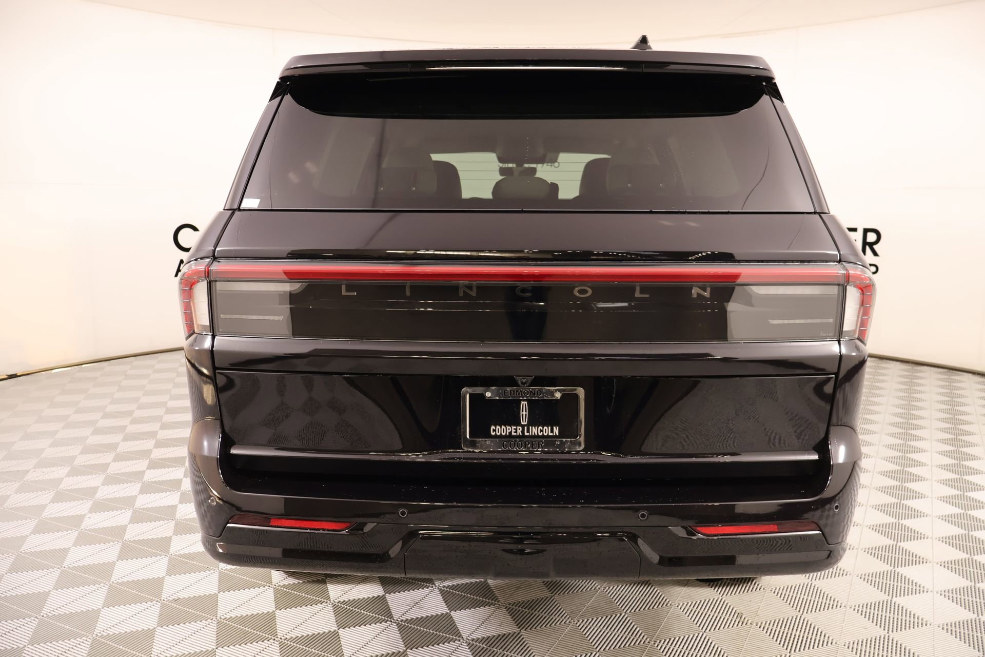 New 2026 Lincoln Navigator Premiere image 23