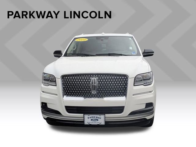 Used 2023 Lincoln Navigator Reserve image 2