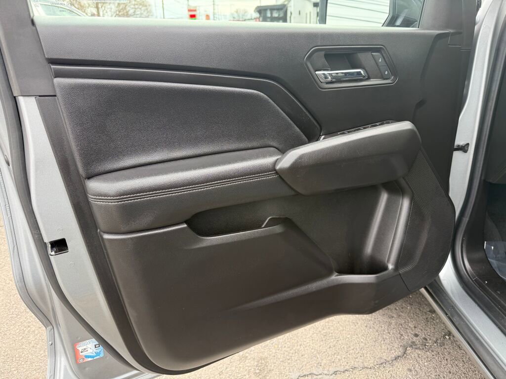 Used 2023 Chevrolet Colorado LT RWD image 9