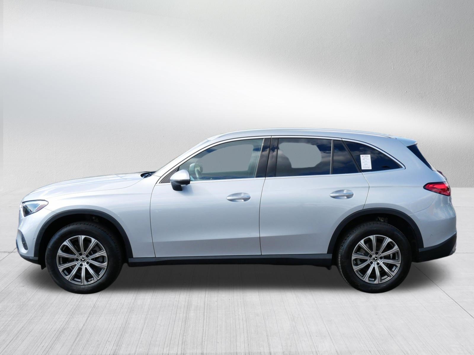Used 2023 Mercedes-Benz GLC 300 4MATIC image 4