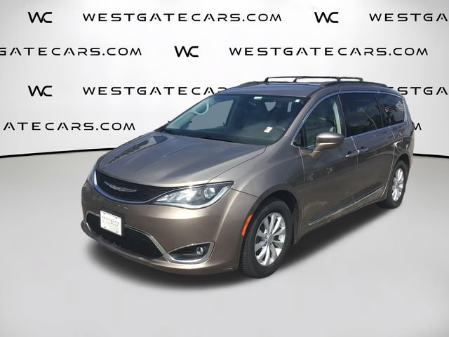 Used 2017 Chrysler Pacifica Touring-L FWD image 1