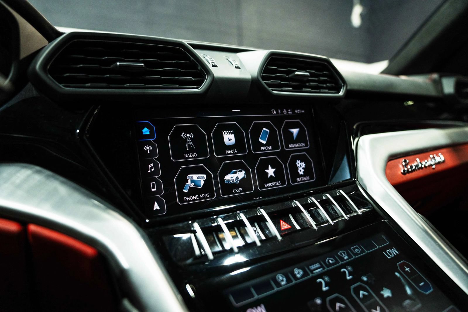 Used 2022 Lamborghini Urus AWD/4WD image 40