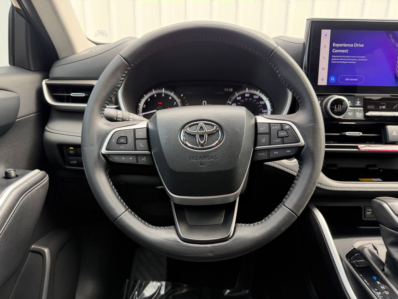 Used 2024 Toyota Highlander XLE FWD image 13