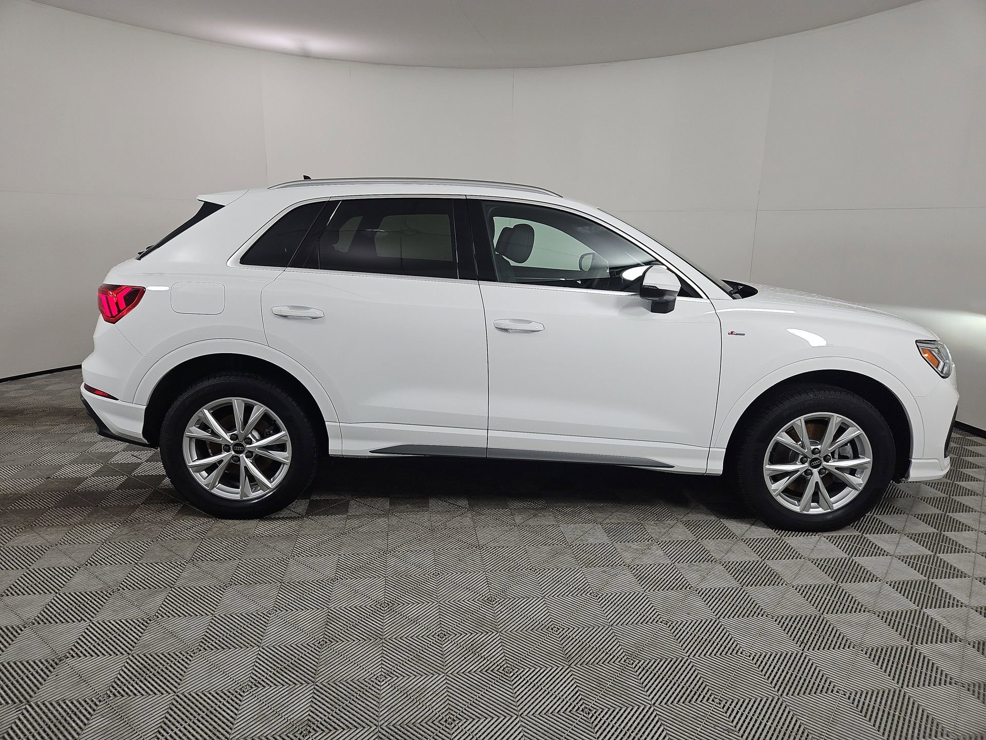 Certified 2025 Audi Q3 2.0T Premium Plus w/ Premium Plus Package image 8