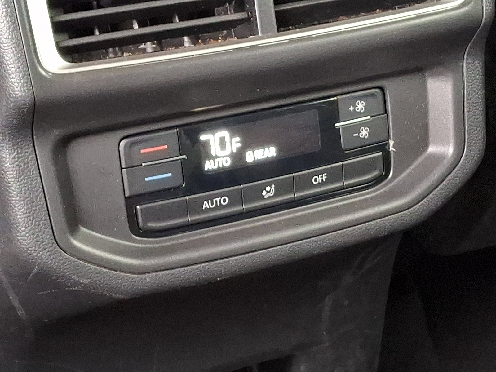 Used 2024 Volkswagen Atlas SE image 11