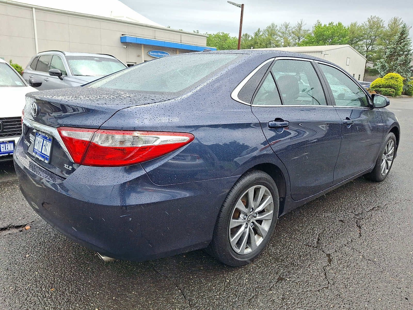 Used 2015 Toyota Camry XLE w/ Moonroof Package FWD image 6