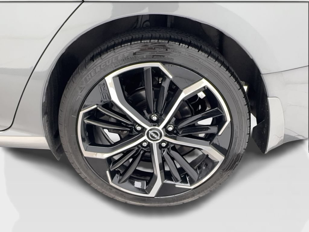 Used 2023 Nissan Altima 2.5 SR w/ SR Premium Package AWD/4WD image 13