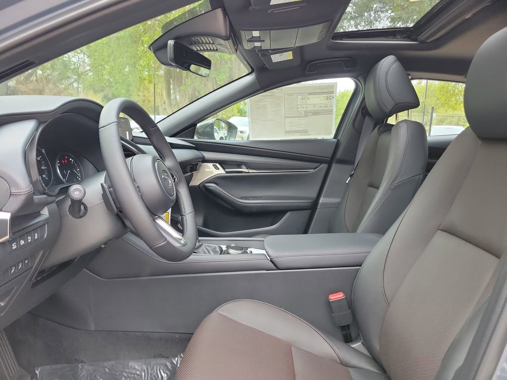 New 2026 MAZDA MAZDA3 Hatchback w/Premium Plus Pkg image 2