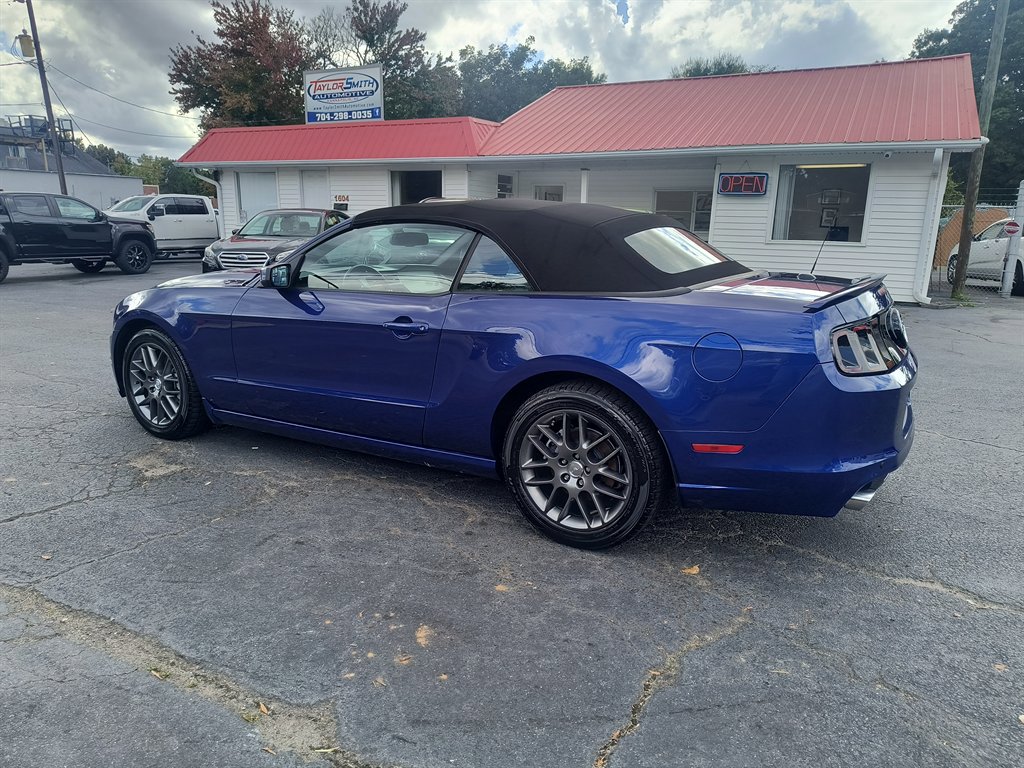 Used 2013 Ford Mustang Premium image 3