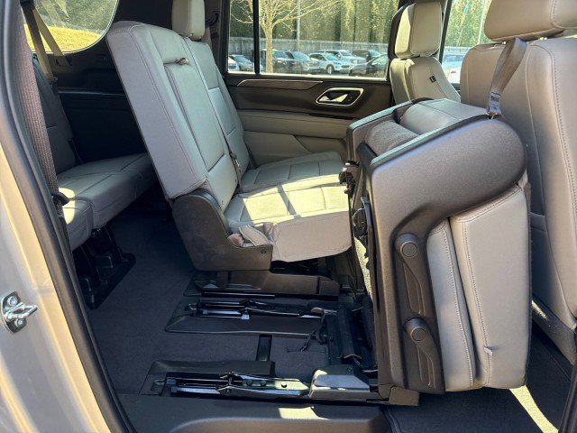 Used 2023 Chevrolet Suburban LT w/ Luxury Package image 43
