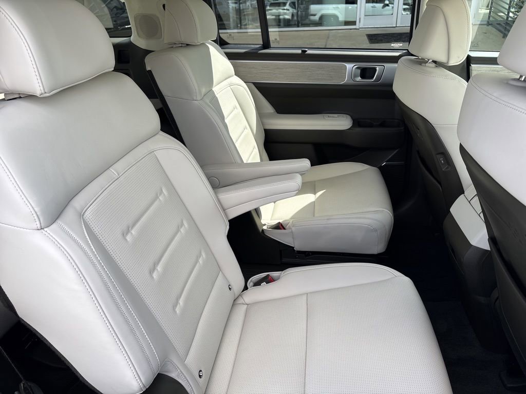 Certified 2025 Hyundai Santa Fe Calligraphy image 18