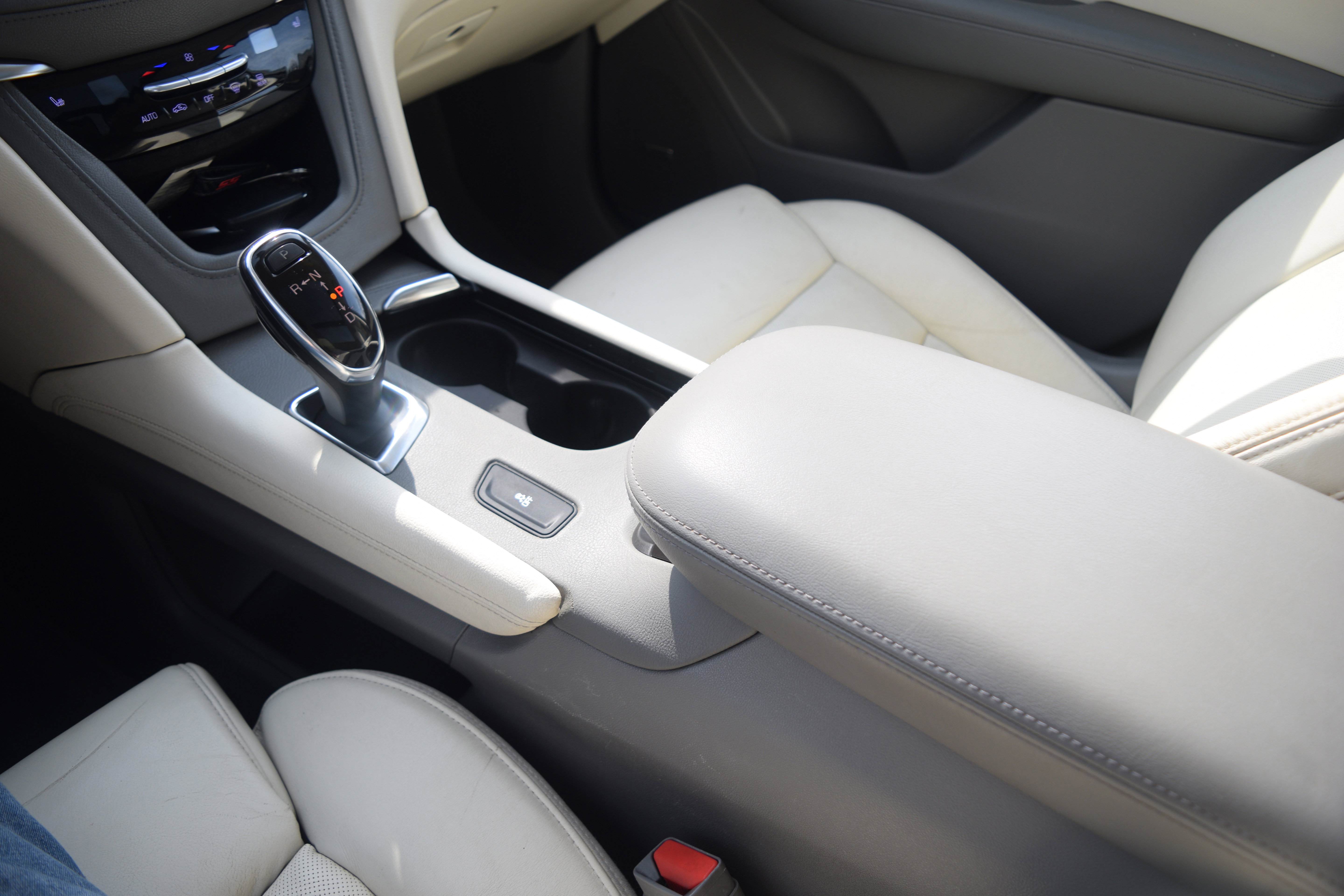 Used 2017 Cadillac XT5 Luxury w/ Driver Awareness Package FWD image 12